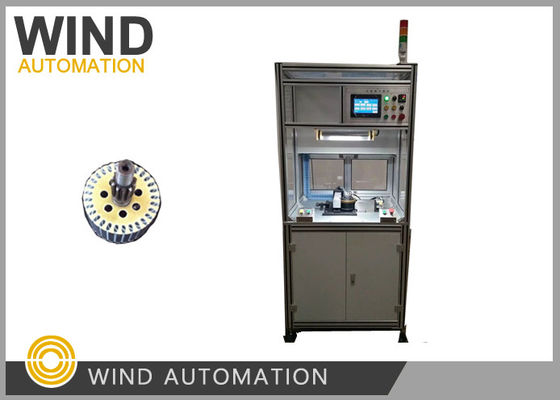 Машина для вставки изоляторной бумаги